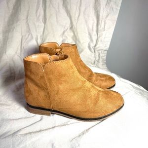 Girls size 12 faux light brown suede booties